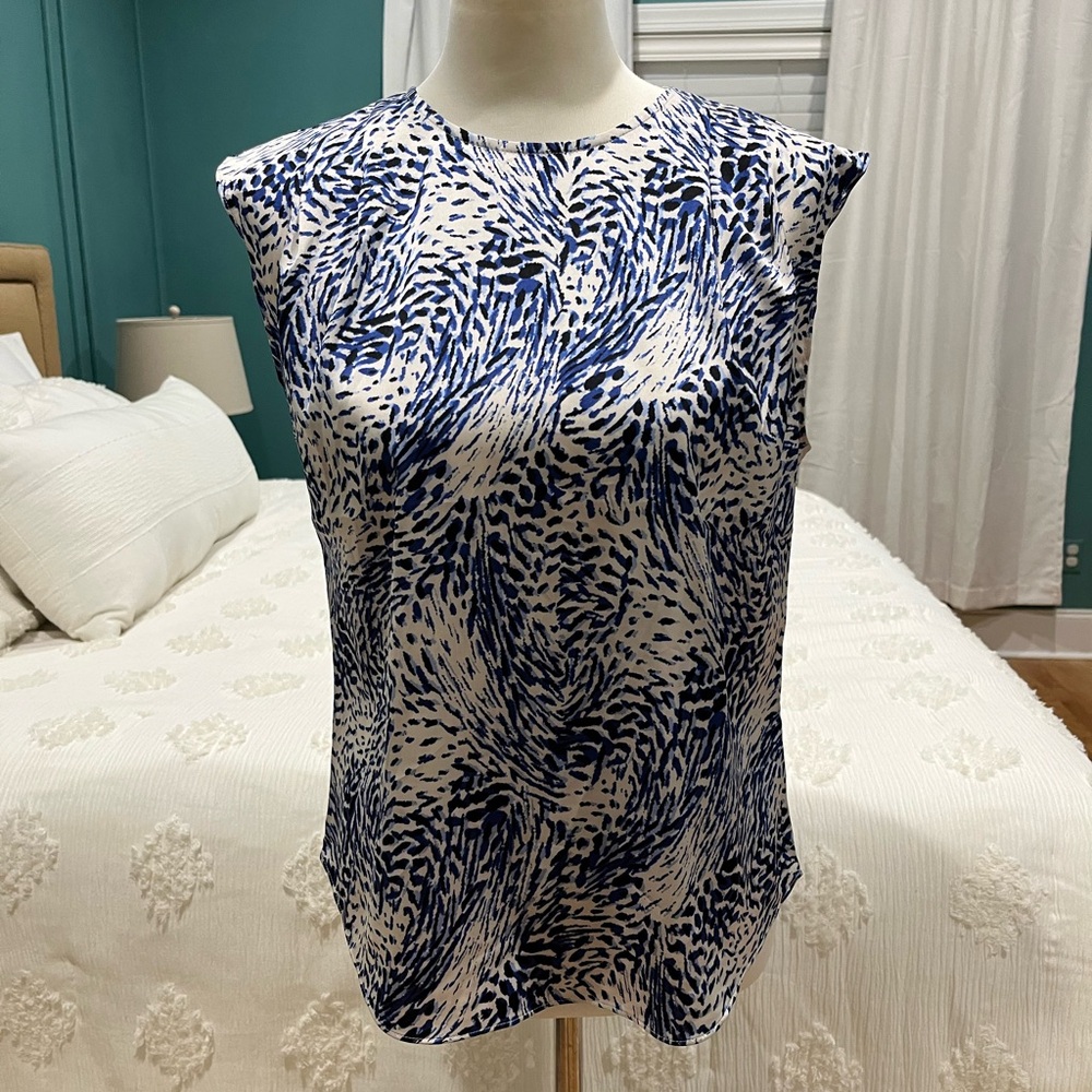 Chic Blue and White Patterned Blouse